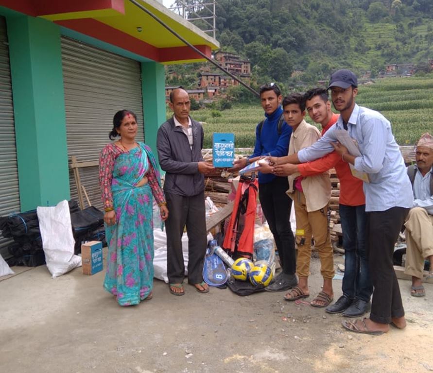 सुर्नयामा बालसञ्जालले शैक्षिक तथा खेलकुद सामग्री वितरण कार्य शुरु गर्यो 